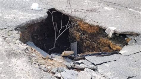 Habitantes De Rincón De Piedra Pintada En Ibagué Denuncian Peligroso Cráter En Una De Sus Vías