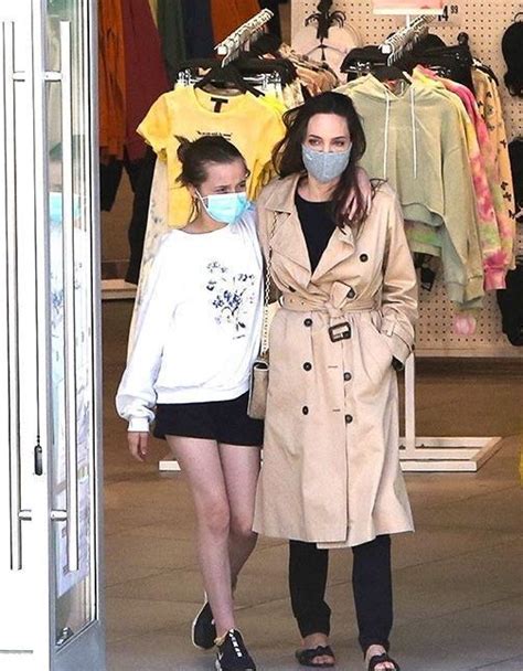 Angelina Jolie Et Sa Fille Vivienne Complices Lors Dune Virée Shopping