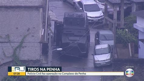 Moradores Da Penha Acordam Intenso Tiroteio Entre Policiais E