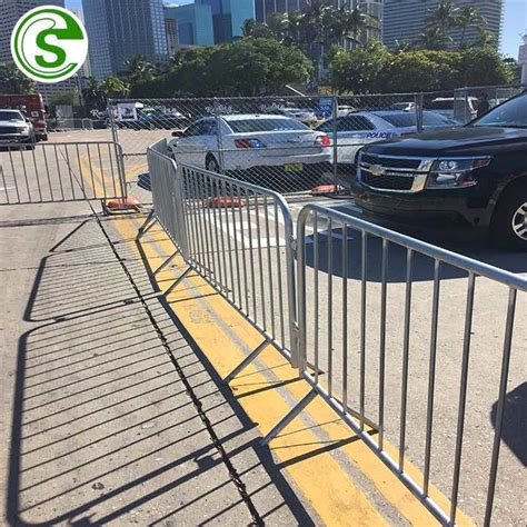 Galvanized Longer Lasting Steel Barricades Galvanized Temp Fence