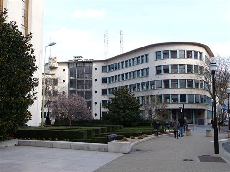 Hauts De Seine Les Cellules Du Commissariat De Boulogne Billancourt