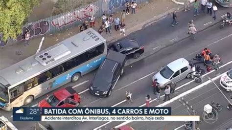 Batida Entre Nibus Carros E Moto Deixa Feridos Sp G