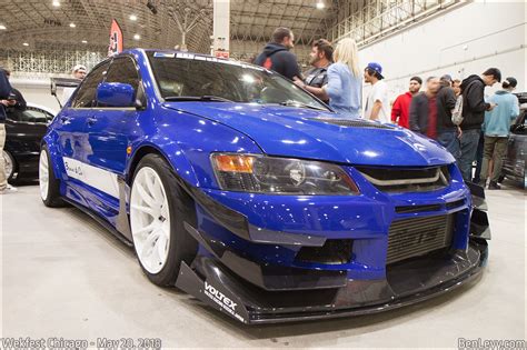 Blue Mitsubishi Lancer Evolution Benlevy