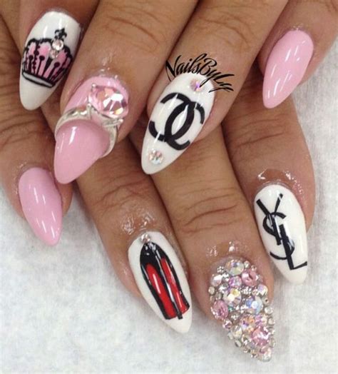 Pin by Tina Borges on εɱ૮ℓαωƶ 2 Shiny nails designs Chanel nails