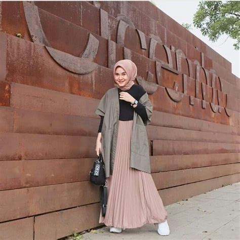 Koleksi Ootd Rok Plisket Warna Navy Paling Kece Ide Outfit Kece