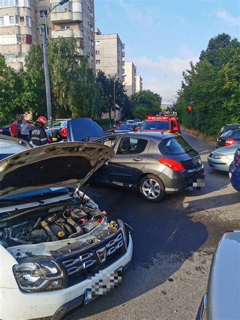 Accident Pe Strada Arinilor Din Cluj Napoca Dou Ma Ini S Au Ciocnit