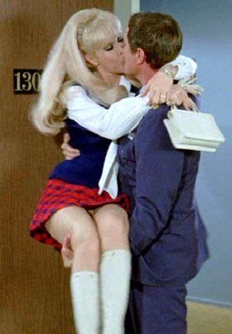 Jeannie And Tony Barbara Eden Dream Of Jeannie I Dream Of Jeannie