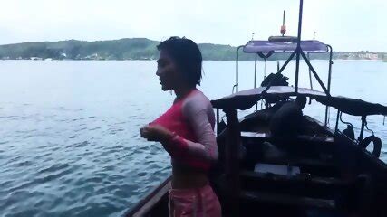 Candid Chinese Babe With Huge Natural Tits In Bikini Dominno