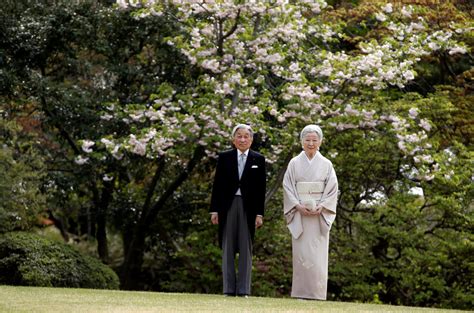 日本内阁通过天皇退位特例法案 纽约时报中文网