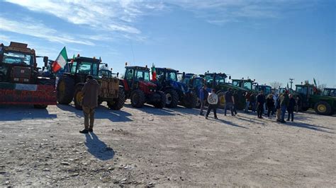 Agricoltori In Rivolta 200 In Volo Verso Bruxelles