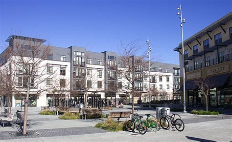 File:Town Square.jpg - Wikimedia Commons 