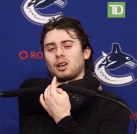 Pin By Tij On Hockey Hockey Players Funny Hot Hockey Players Hockey Humor