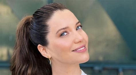 Nathalia Dill posa sua bebê e o sobrinho em passeio fofura