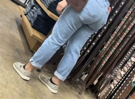 Stacked Latina Milf At Walmart Short Shorts Volleyball Forum