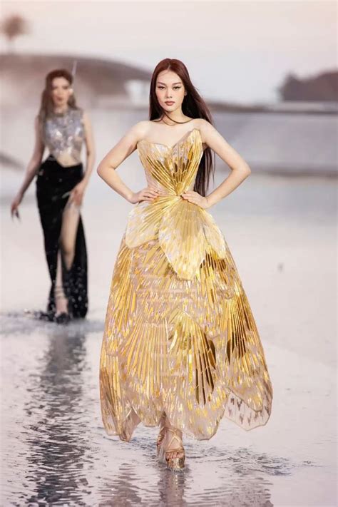 Chung Thanh Phongs Pre Fall 2023 In 2023 Fashion Fashion Outfits