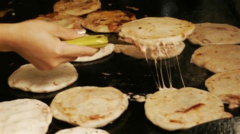 Pupusas Revueltas