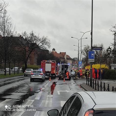 Wypadek na ul Solnej samochód uderzył w słup Codzienny Poznań