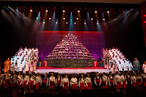 Joyful Voices Choir Portlands Singing Christmas Tree