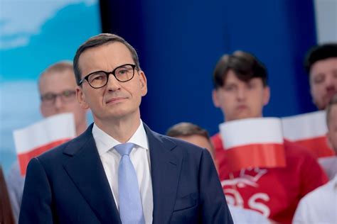 Premier Mateusz Morawiecki Odwiedzi W Pi Tek Kolbuszow Nowiny