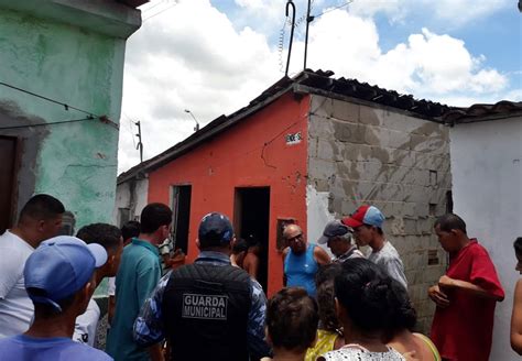 Homem Coloca Fogo Em Casa De Ex Companheira Em Campo Alegre Alagoas