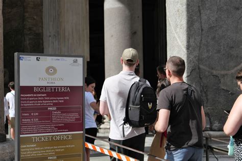 Biglietto D Ingresso Al Pantheon I Turisti Confusi Dalle Nuove Regole