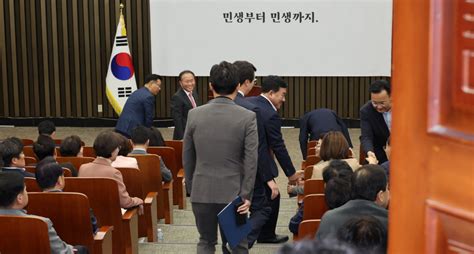 與 ‘김기현 체제로 총선 치른다“패배시 정계은퇴 각오” 시사저널