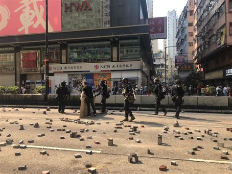 Hong Kong Protests Police Surround Protesters At University Cnn