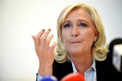 Marine Le Pen Veut Baisser La Tva Sur L Essence Le Gaz Et L Lectricit