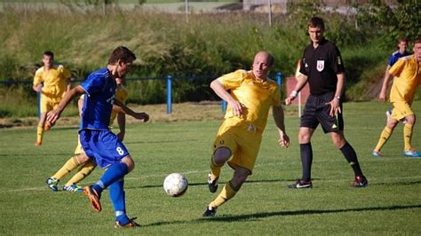 Fotogalerie Fotbalist Velk Ch Karlovic Lut Dresy Prohr Li Ve