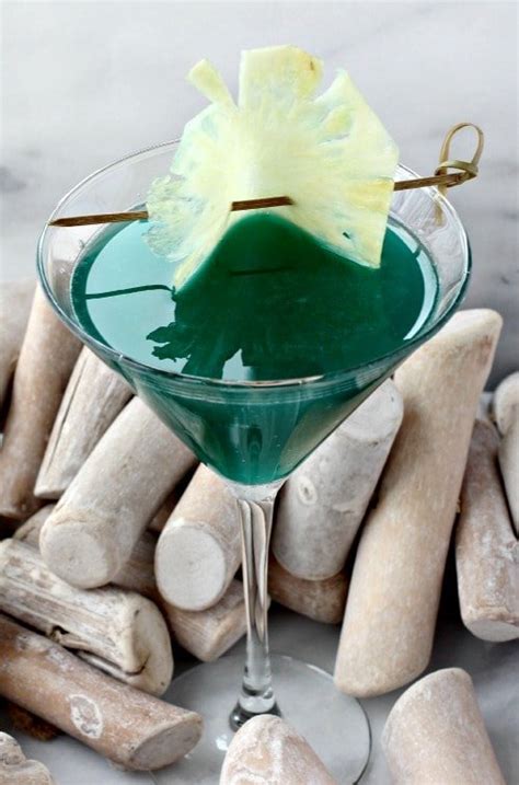 Seven Seas Martini Recipe Blue Curacao Cocktail Mantitlement