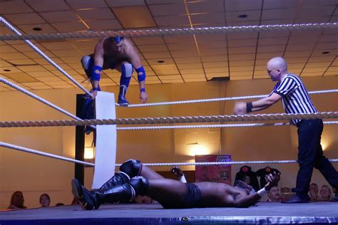 Dan Splash Vs Warren Banks South West Wrestling Glouceste Flickr