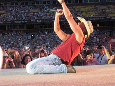 See Kenny Chesney In Concert Kenny Chesney Videos Kenney Chesney