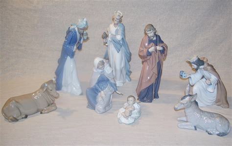 Nao By Lladro Lot De 8 Figurines De Collection En Porcelaine Comprenant