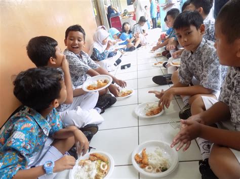 Kegiatan Makan Ikan Bersama