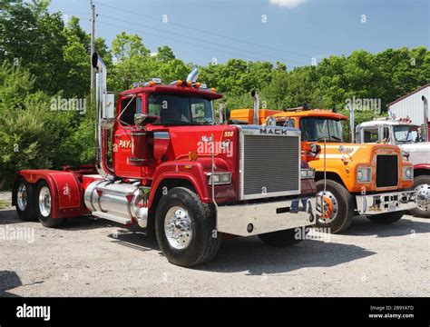 Mack Super Liner Truck Fotos Und Bildmaterial In Hoher Aufl Sung Alamy