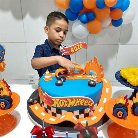 Pin De Em Bolo Hot Wheels Festa Hot Wheels Bolos Confeitados