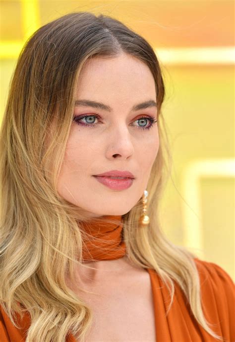 Margot Robbie Sexy At Once Upon A Time In Hollywood Premiere In