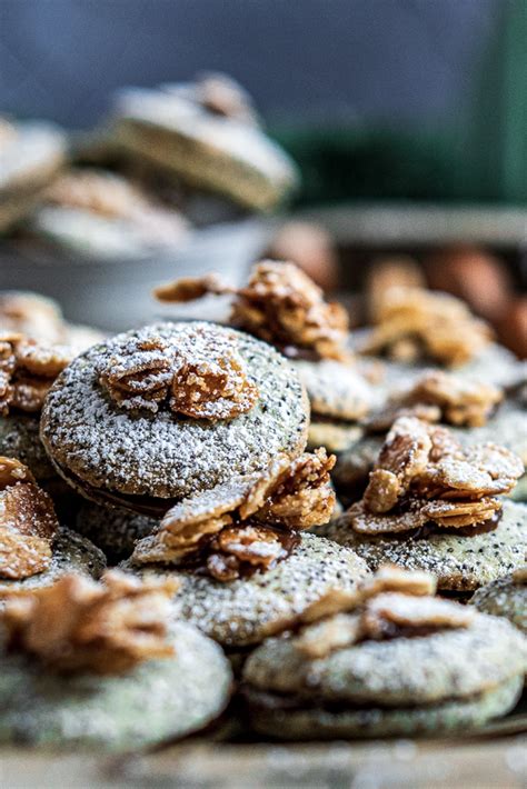 In der Weihnachtsbäckerei Mohn Amaretto Plätzchen mitliebezurtorte