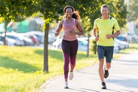 5 Outfit Jogging Pria Yang Nyaman Dan Kece Eraid