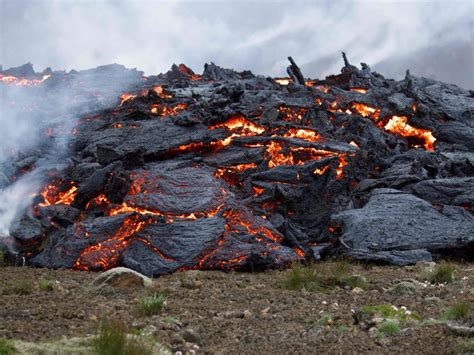 Iceland Volcano Photos Tourists Ignore Warnings To Stay Away From Erupting Volcano The Advertiser