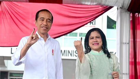 Gaya Presiden Jokowi Dan Ibu Negara Iriana Nyoblos Pemilu Di Tps