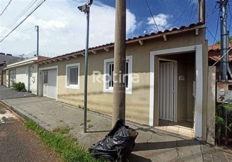 Casas Quintal Quartos Para Alugar Na Rua Panam Em Uberl Ndia