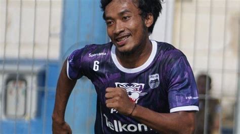 Gelandang Persib Bandung Robi Darwis Tersanjung Disebut Mirip Hariono