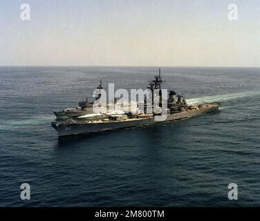 Une Vue A Rienne Tribord De L Arc Du Cuirass Uss New Jersey Bb