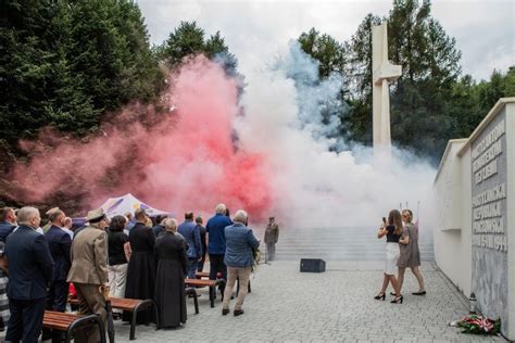 80 rocznica Republiki Pińczowskiej Pod pomnikiem w Kozubowie