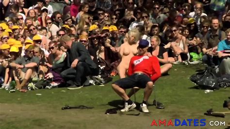 Fully Nude Lapdance In Front Of A Crowd Eporner