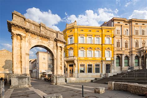 Exploring The Past The Arch Of Sergii In Pula Croatia Amazing Croatia