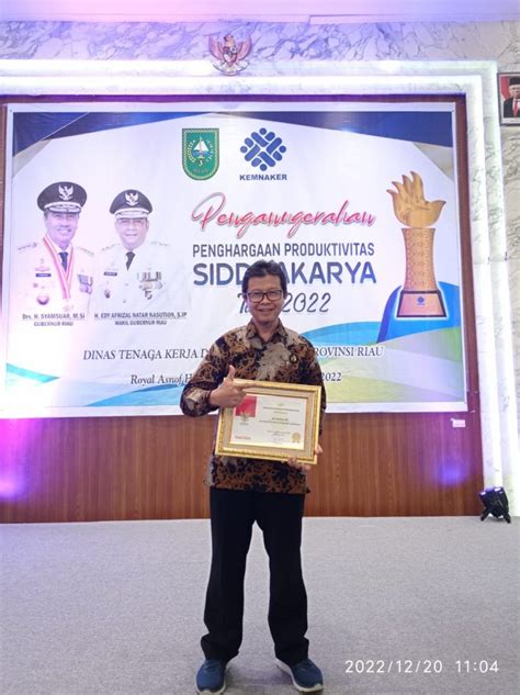 Pemerintah Provinsi Riau Berikan Penghargaan Produktivitas Siddhakarya