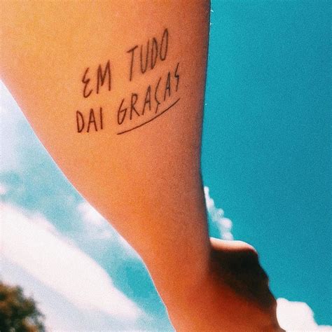 Em tudo dai graças Ideias para piercings Frases para tatuagem