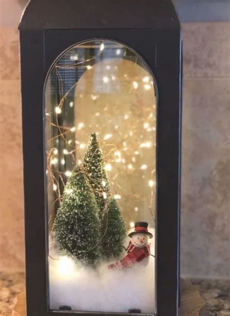 Pin By Susie Evans On Lanterns Christmas Vignettes Christmas